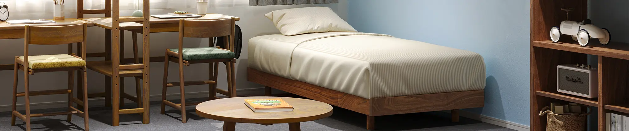 北欧デザインを取り入れたブランドがコンパクトに設計した無 垢素材の高級セミシングルベッドが、洗練された安らぎを提供する空間を演出