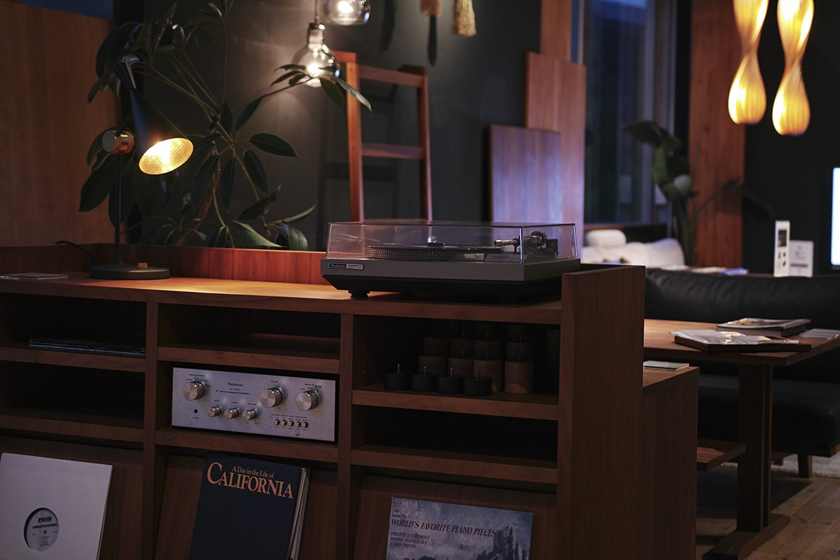 KOROVA DJ BOOTH 3列:W150 × D47 × H92 cm