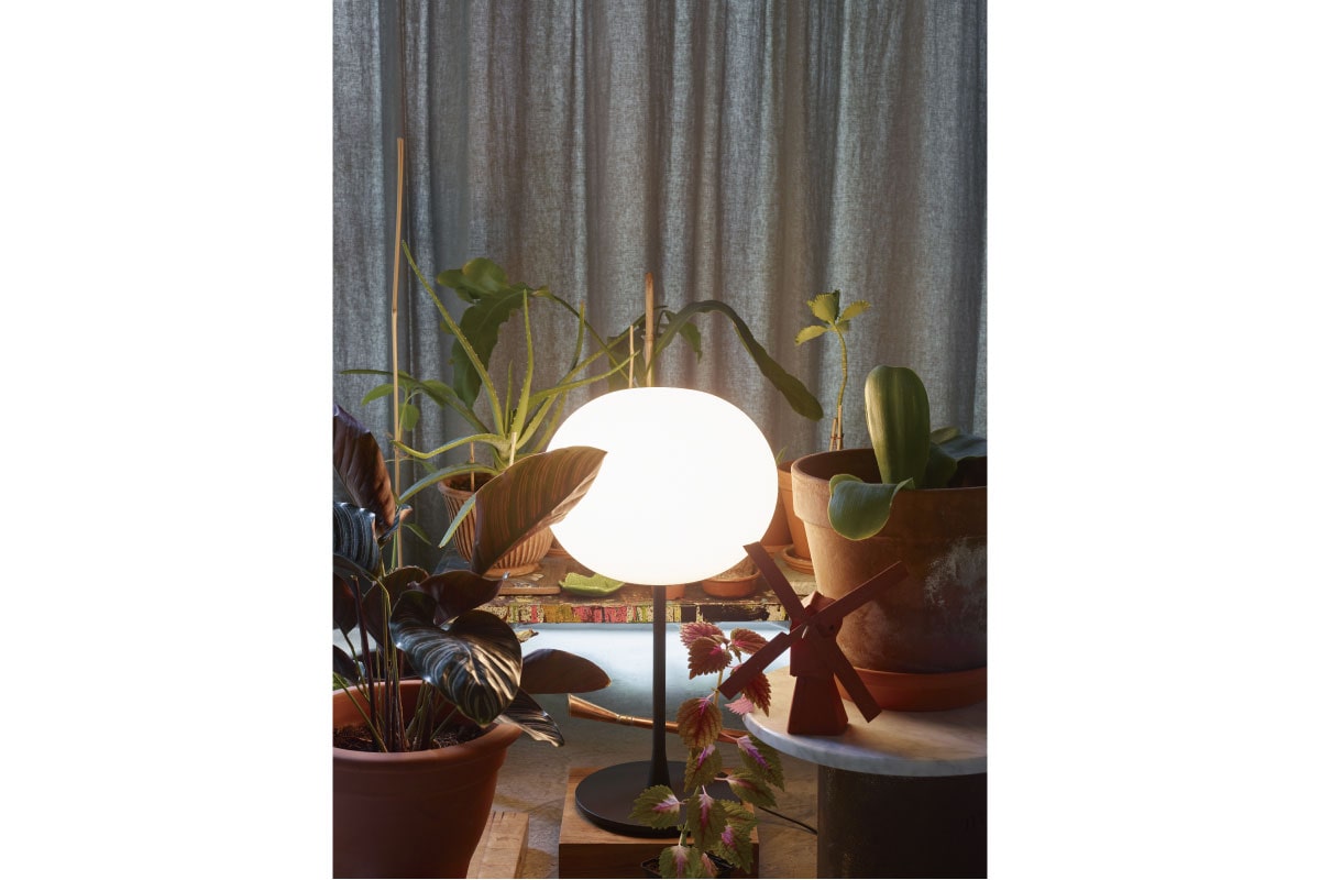 Flos | GLO-BALL T1 ブラック テーブルランプ1